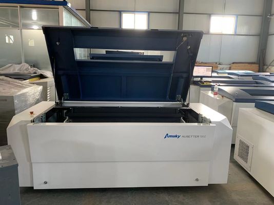 ± 5 μm Repetitivité de la plaque Machine thermique d'ordinateur à plaque pour un stockage intérieur stable à température constante de 20 °C