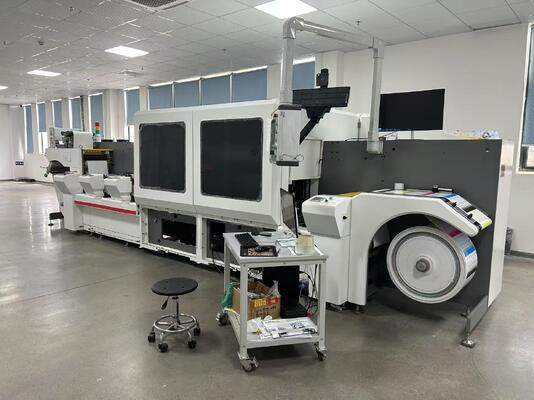 Presse numérique d'impression monochrome recto-verso utilisant une technologie d'encre pigmentaire à base d'eau, conçue pour les solutions d'impression