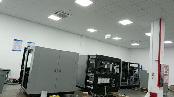 Presse d'impression numérique à jet d'encre pigmentaire à base d'eau offrant des solutions d'impression recto verso monochrome pour la production d'imprimés