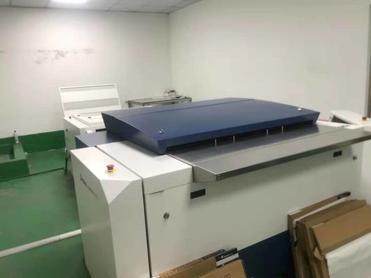 Une machine de fabrication de plaques en informatique écologique.