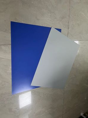 Plaque CTP avec alliage d'aluminium 1050/1060 standard et sensibilité spectrale de 830 nm, largeur de bobine maximale de 1350 mm
