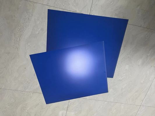 Plaque thermique CTP double couche avec précision d'enregistrement améliorée et revêtement bleu foncé pour une manipulation à la lumière du jour