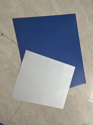 Plaques d'impression en aluminium CTCP à couche unique et à efficacité énergétique laser 100-140 Mj/cm2 dans des emballages navigables