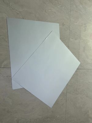 Plaque CTP commerciale sans développement avec une largeur de bobine maximale de 1350 mm, une validité de 20 mois et un temps de production de 22 à 25 secondes