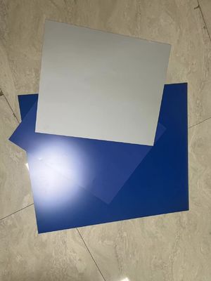 Plaque thermique CTP avec une largeur de bobine maximale de 1350 mm, un temps de développement de 25 ± 5 s et une durée de conservation de 18 mois pour l'impression offset