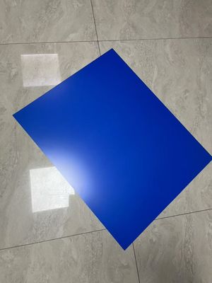 Plaque CTP Double Couche Avec Lumières Jaunes Sûres Pour Source Lumineuse Sensible Haute Précision 830nm Et Jauge de 0.15mm à 0.40mm