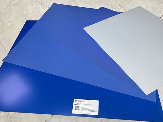 Plaque CTP Double Couche Avec Lumières Jaunes Sûres Pour Source Lumineuse Sensible Haute Précision 830nm Et Jauge de 0.15mm à 0.40mm