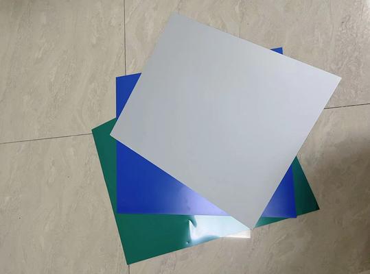 Plaques d'impression sans développement avec une largeur de bobine maximale de 1350 mm et un temps de production de 22 à 25 secondes pour 100 000 à 200 000 impressions