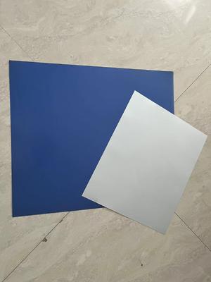 Plaque CTP double couche avec source lumineuse sensible à 830 nm, calibre de 0,15 mm à 0,40 mm et gain de point ≤ 10%