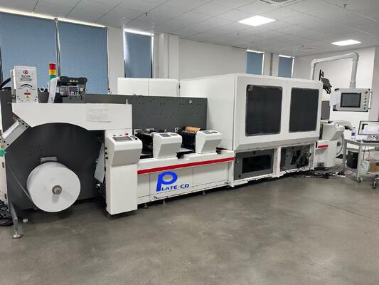 Réglage de vitesse entièrement automatique presse d'impression numérique offrant de l'encre à base d'eau et une résolution de 600600dpi 6001200dpi pour des visuels nets