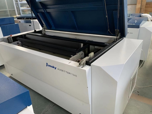 Le modèle CD-R 900KG est une machine à ordinateur pour l'impression avancée.