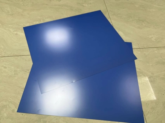 Un ordinateur thermique perforé bleu pour l'impression de bobines de 1350 mm maximum