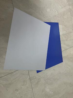 Plaques CTP sans traitement avec une largeur de bobine maximale de 1350 mm et un temps de production de 22-25s compatibles avec n'importe quel plateau thermique