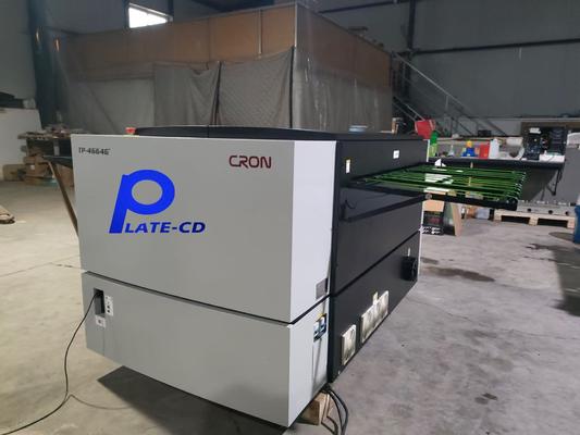 Machine CTP (Computer to Plate) avec une tension de 220V, capable de produire des plaques d'impression détaillées avec une excellente constance.